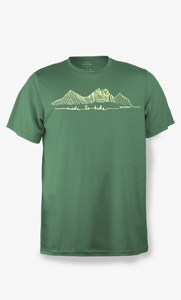 T-shirt mérinos homme sauje ultra léger avec imprimé Made To Hike. Confortable, respirant, anti-odeurs et idéal pour le voyage, la randonnée et le quotidien.